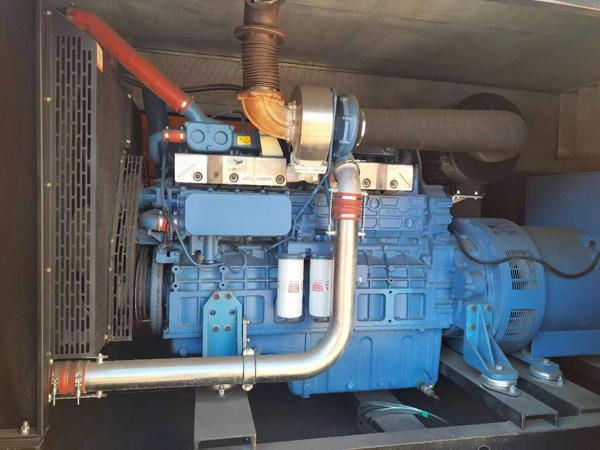 龙南燃油消耗率与进气温度的具体关系是什么？