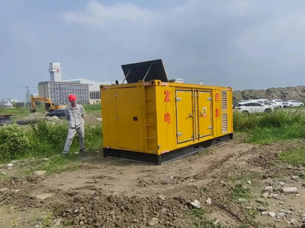 龙南200KW柴油发电机机组每小时的油耗量受哪些因素影响？