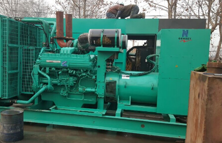 龙南发电机组如何判断水冷式机油散热器内部是否需要清洗？